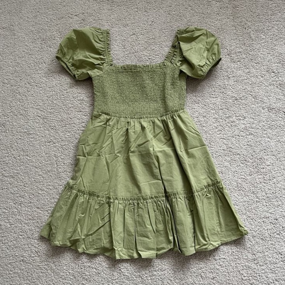 Green puff sleeve smocked dress